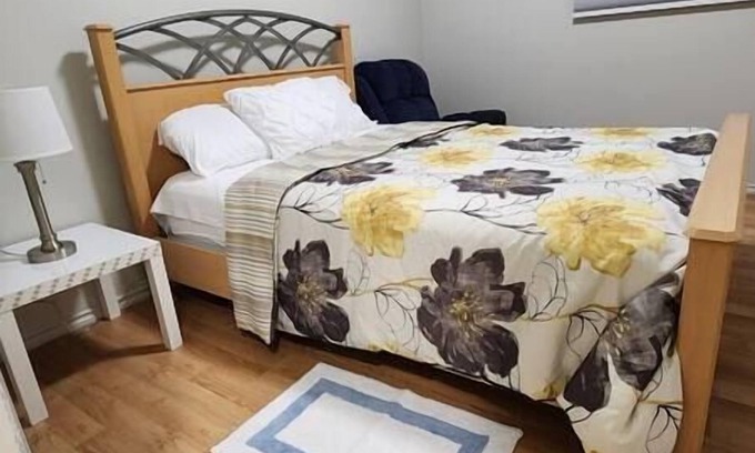 Winnipeg Apartment | Chesskings Guest House - Unit 1 Notredame Avenue