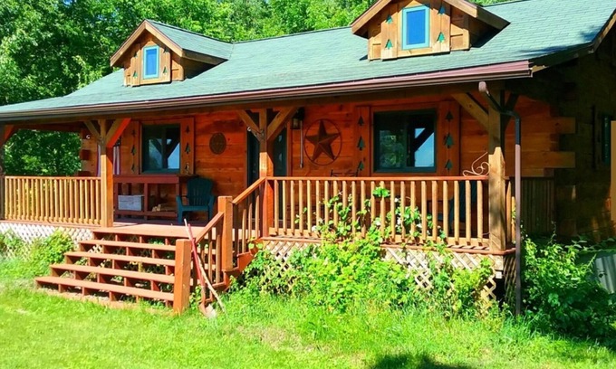 Waterville Cabin | Chestnut. 3 bedroom, 2 bath Log Cabin with outdoor hot tub jacuzzi.sleeps 10