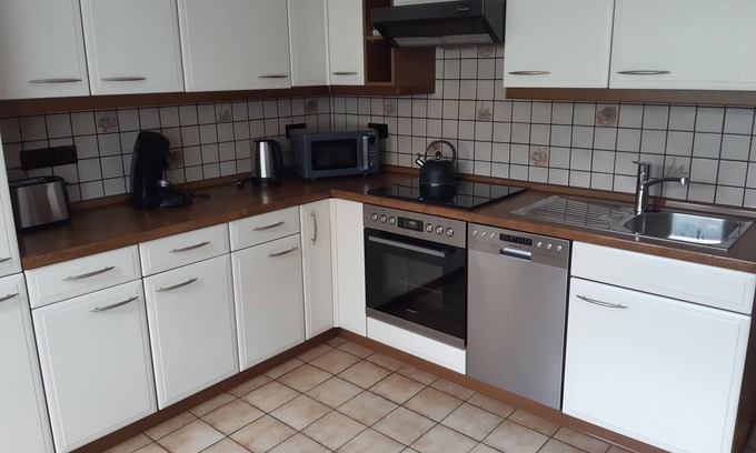 Zirndorf Apartment | Chestnut apartment (90sqm) with beautiful garden