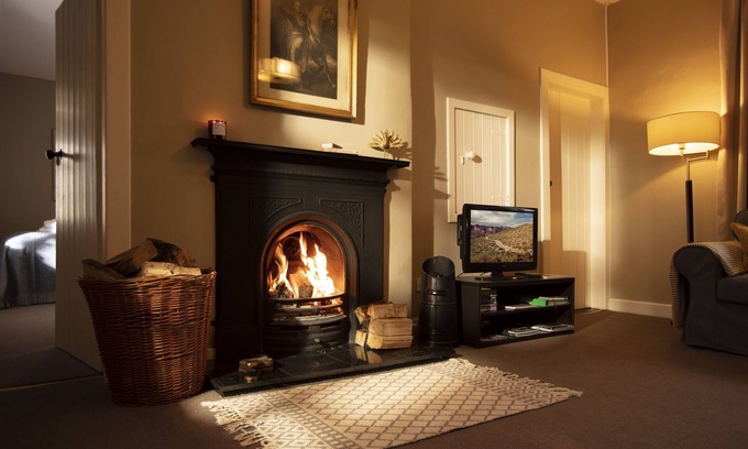Gorebridge Cottage | Chestnut Cottage - a charming traditional stone cottage with 2 bedrooms on Arniston Estate