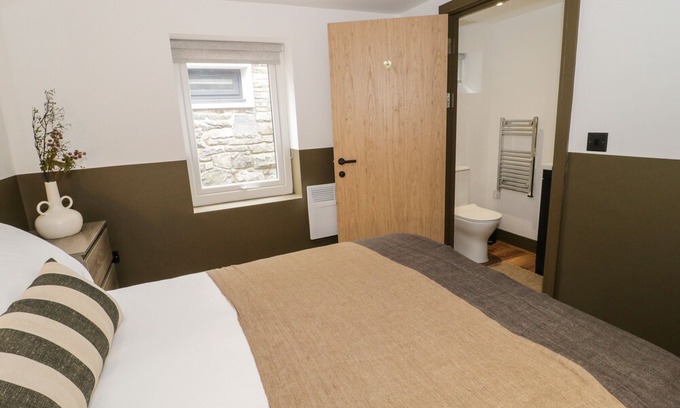 Llanrwst Cabin | Chestnut Cottage, LLANRWST