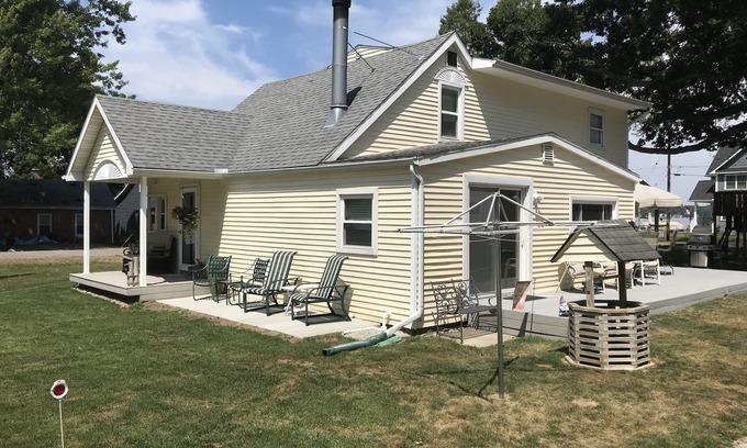 Brooklyn House | Chestnut Cove @ Wamplers Lake
