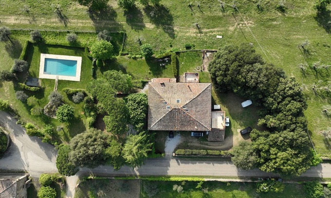 Lucignano House | Chestnut House