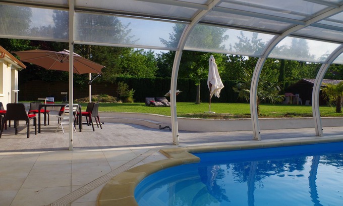 Limours Villa | CHEVREUSE VALLEY VILLA RENTAL WITH POOL 35 KMS FROM PARIS
