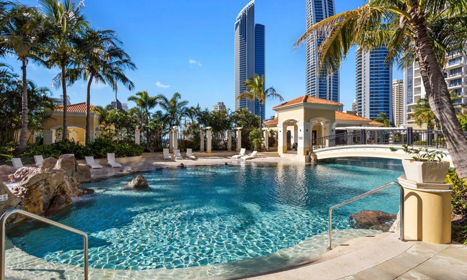 Surfers Paradise Apartment | Chevron Renaissance Level 42 Skyhome Ocean & River Views