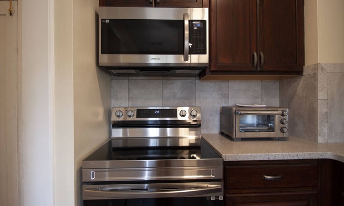 Cheyenne House | Cheyenne Skies - 2bd/1bath centrally located w/AC