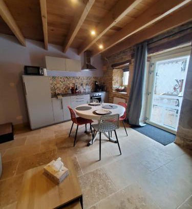 Humes House | Chez Émile la suite, maison 2 chambres à la campagne