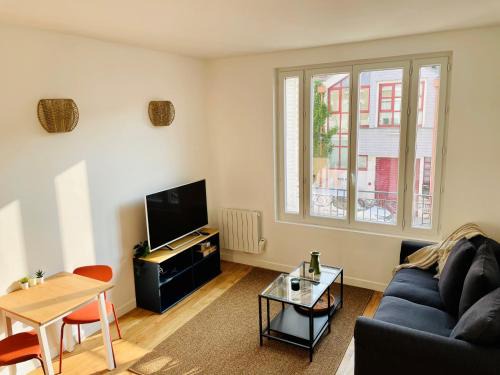 Asnieres-sur-Seine Apartment | Chez Alex