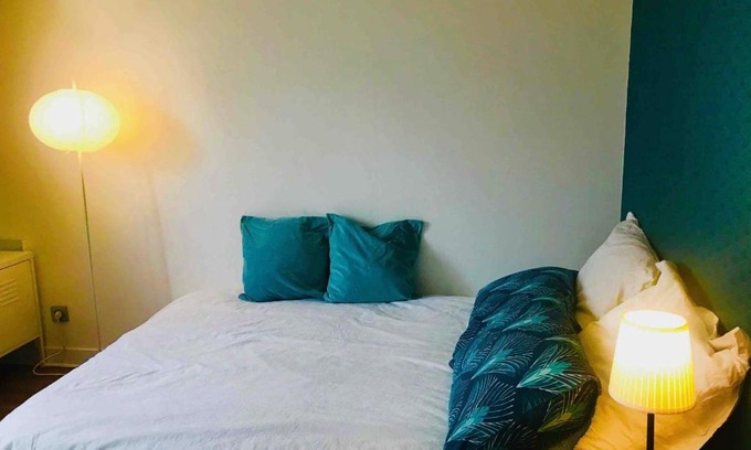 Quartier Centre Ville House | Chez Cath 20 min OrlyAirport chambre paisible avec vue sur le jardin