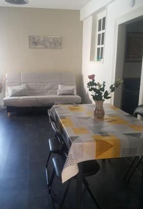 Ay Apartment | Chez Chantal à Ay