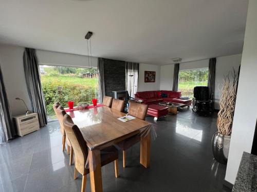 Tavigny House | Chez Dundy