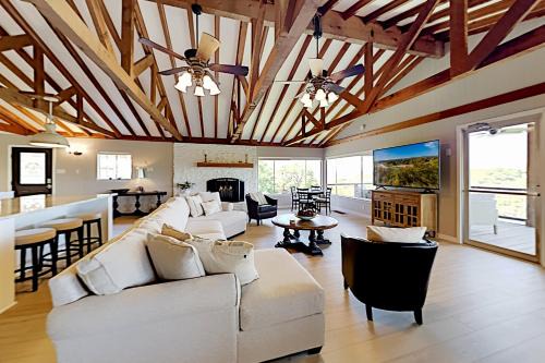 Lodge Acres House | Chez Elmo