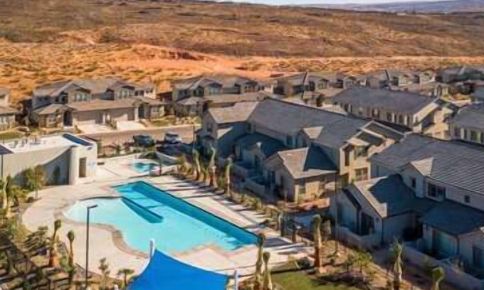 Sienna Hills House | Chez Flores South New Listing!