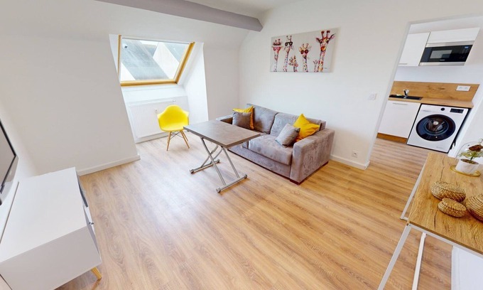 Bayeux Apartment | Chez Hortense - 5 mins walk from downtown - parking space.