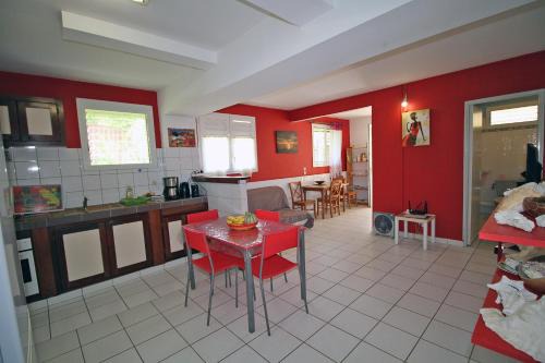 Sainte-Anne House | CHEZ JOJO