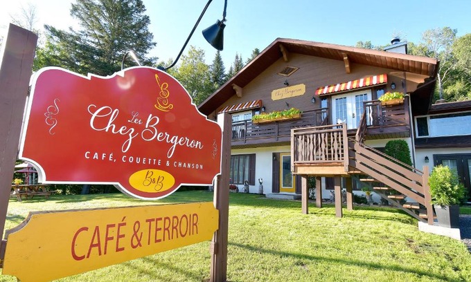 Saint Aime Des Lacs Bed & Breakfast | Chez Les Bergeron