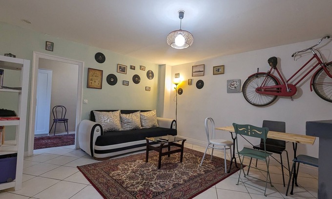 Quartier Canrobert Apartment | Chez ma petite Reine 1, retro apartment in the heart of Pontoise