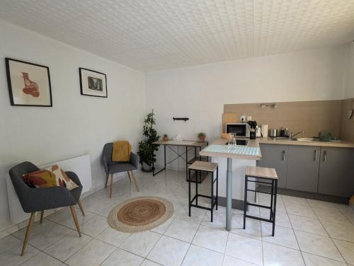 Rive Droite Apartment | Chez Marie et Hugo