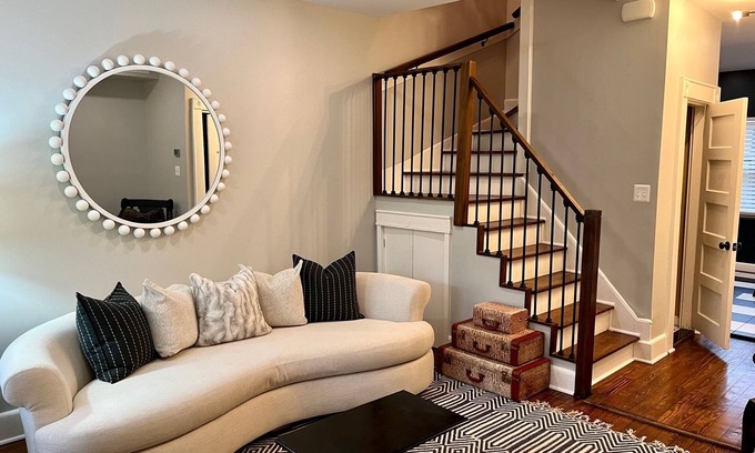 Old Town West House | Chez Old Town - Best Place to Stay in Old Town, Alexandria