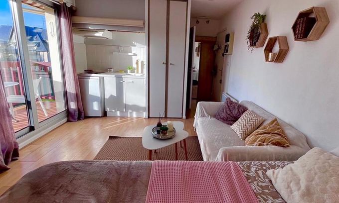 Tourgeville Apartment | Chez Romy - studio équipé avec wifi - proche plage Deauville