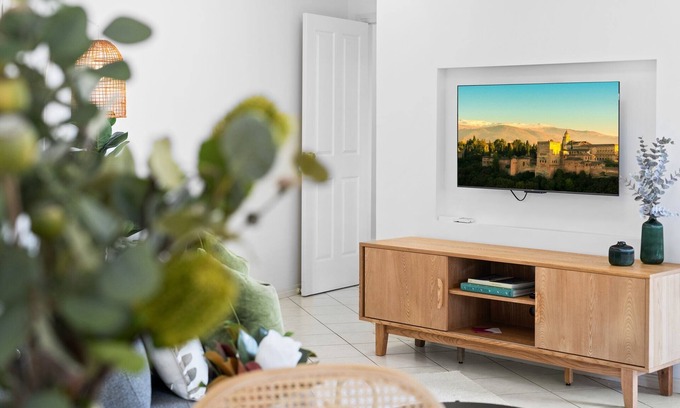 Bridgeman Downs Apartment | Chic 1-Bed Escape with Parking Bridgeman Downs