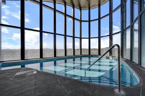 Belconnen Apartment | Chic 1-Bed with Stunning Lake View & Indoor Pool