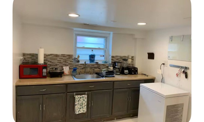 Archer Heights House | Chic 1-bedroom apartment in fabulous Chicago with AC