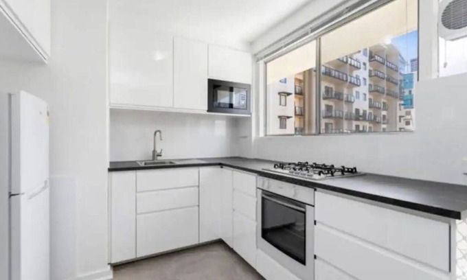 Perth Central Business District Apartment | Chic 1-bedroom apartment with AC and WiFi in fabulous Perth