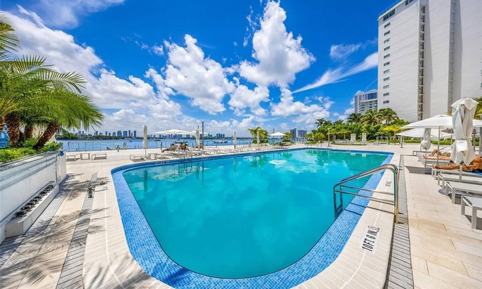 South Beach Condo | Chic 1-bedroom condo with WiFi, AC in enchanting Miami Beach