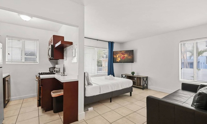 North Beach Apartment | Chic 1 Bedroom Near Miami Beach