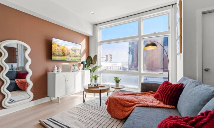 Fairmount Apartment | Chic 1BR Apartment, Walk to BSL Subway & The MET! Family Friendly