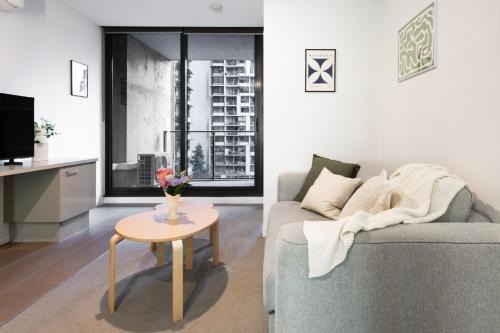 Melbourne Central Business District Apartment | Chic 1BR City Escape W Pool & Gym