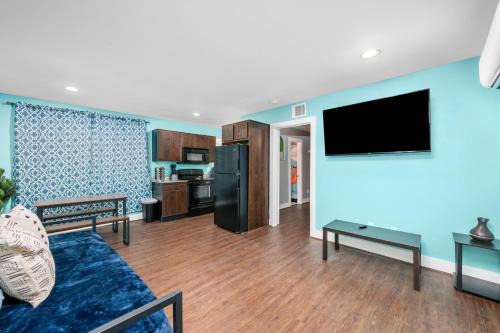 Braeswood Place Apartment | Chic 1BR Stay with King Bed and Free Park