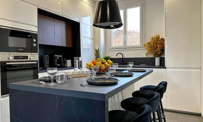 Saint-Sylvestre Apartment | Chic 2 Bedroom, 4-6 pers, Garage, Renovated, AC, Wi-Fi, Tram