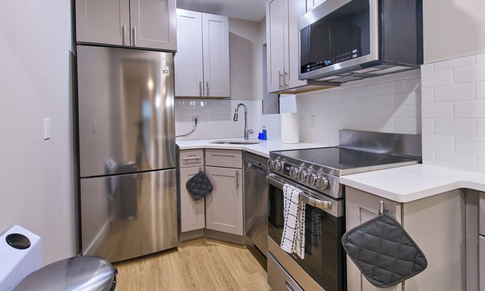 Chinatown Apartment | Chic 2-Bedroom Modern Oasis in the Heart of SoHo