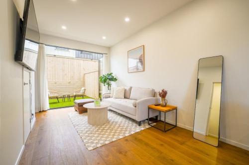 Grey Lynn House | Chic 2-Bedroom Retreat in Grey Lynn Minutes to CBD
