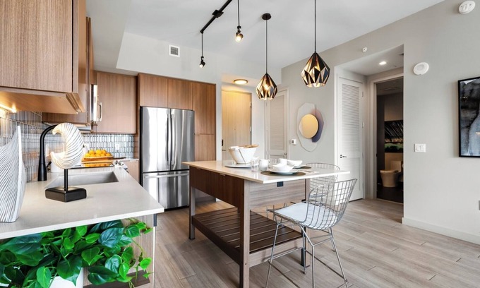 Flagler Village Apartment | Chic 2BR Downtown Fort Lauderdale Apt w/Pool