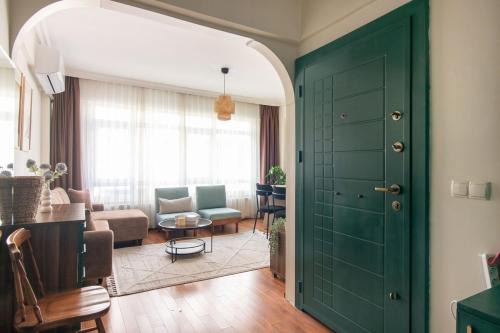 Moda Apartment | Chic 2BR Gem on Moda Iconic Antiques Street