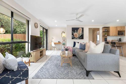 Kuluin House | Chic 3-Bedroom Duplex, air-con, pet friendly