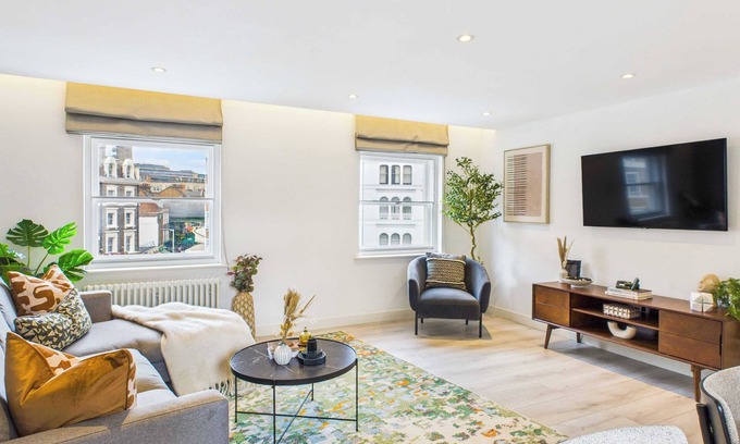 Chaucer Apartment | Chic and cosy apartment near Borough Market