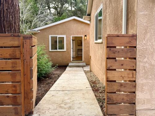 Orinda Apartment | Chic and Petite 1-Bedroom ADU with Private Entrance in peaceful Orinda