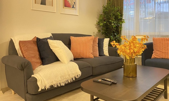 Osmanbey Apartment | Chic and Roomy Flat Near City's Nisantasi Mall
