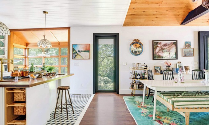 Montauk House | Chic and secluded Montauk retreat with designer interiors, lush outdoor.