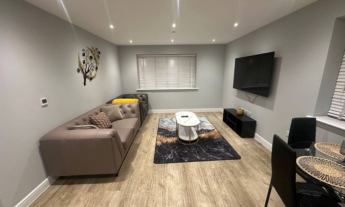 Ewell Apartment | Chic and spacious 2 bedroom, 2 bath Apartment