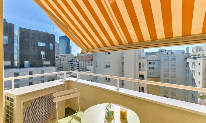 Faubourg de l'Arche Apartment | Chic and spacious apart with parking