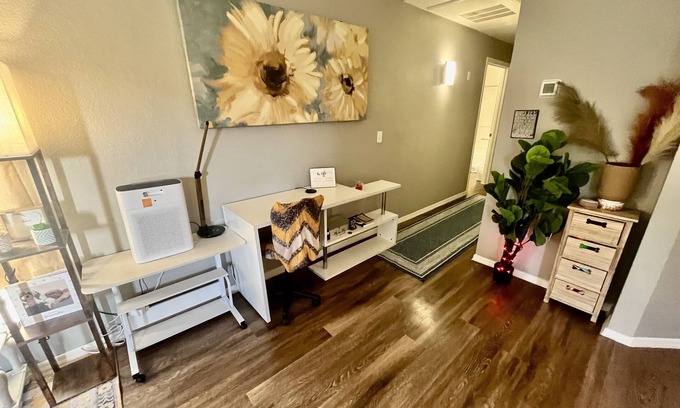 Chandler Apartment | Chic and Stylish 1 bed & bathroom Apartment - WiFi, AC, Laundry, kitchen, piano