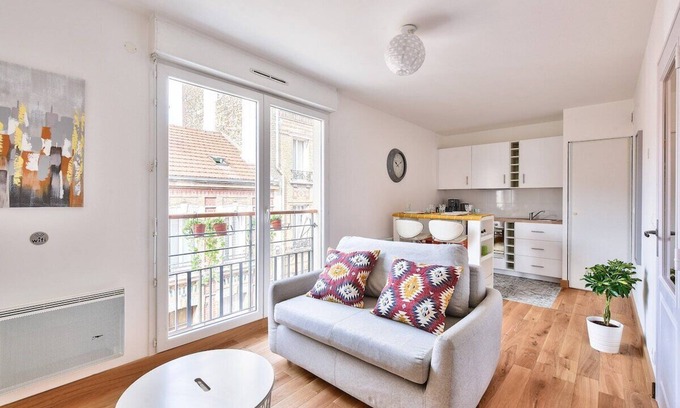 Saint-Denis Apartment | Chic Apart With Parking - The River Seine