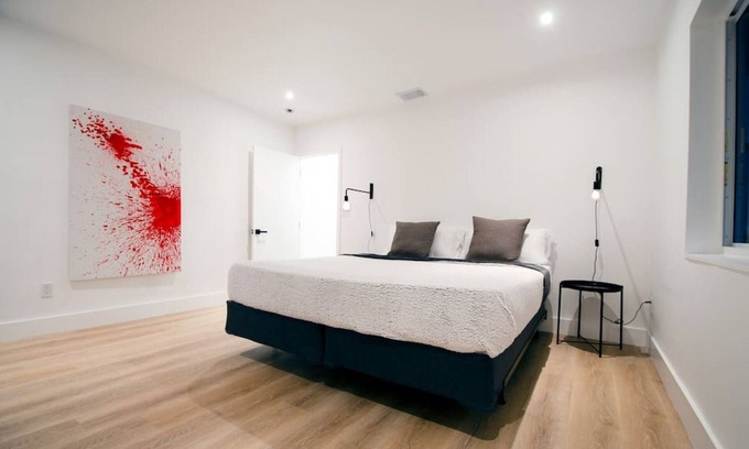 Eastern Shores Condo | Chic apartment beside canal and near beach