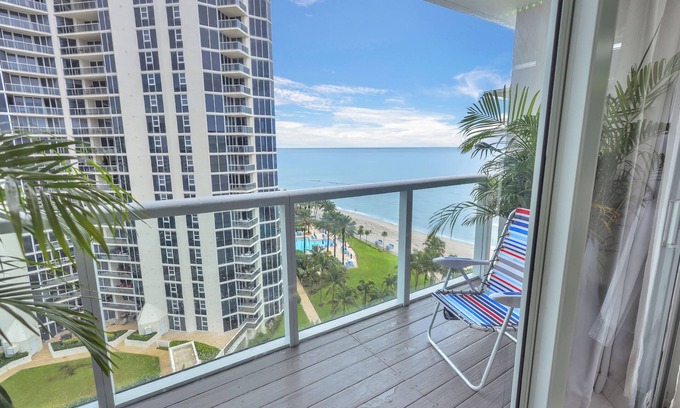 Sunny Isles Beach Hotel | Chic apartment in brilliant Sunny Isles Beach with AC, fitness room