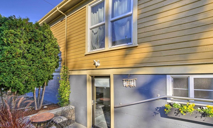 Fairhaven Apartment | Chic Apartment - 2 Blocks From Central Fairhaven!